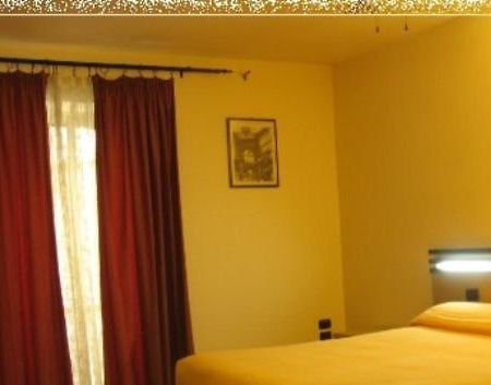 Duomo Apartments Naples Room photo